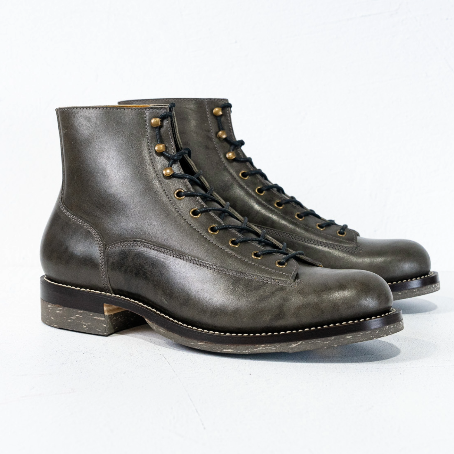Carver - Graphite Horse TPR